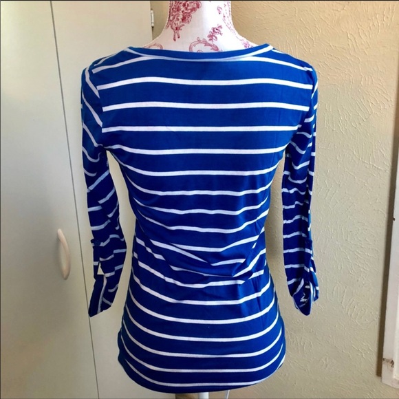 💥Just $1 Bundled💥 Heart and Hips T-shirt  S - Picture 7 of 8